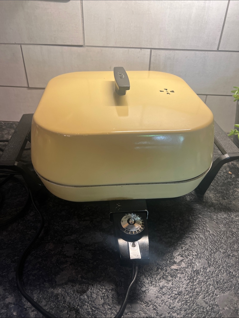 Vintage Sunbeam Harvest Gold Electric Skillet. Tested and heats immediately.
